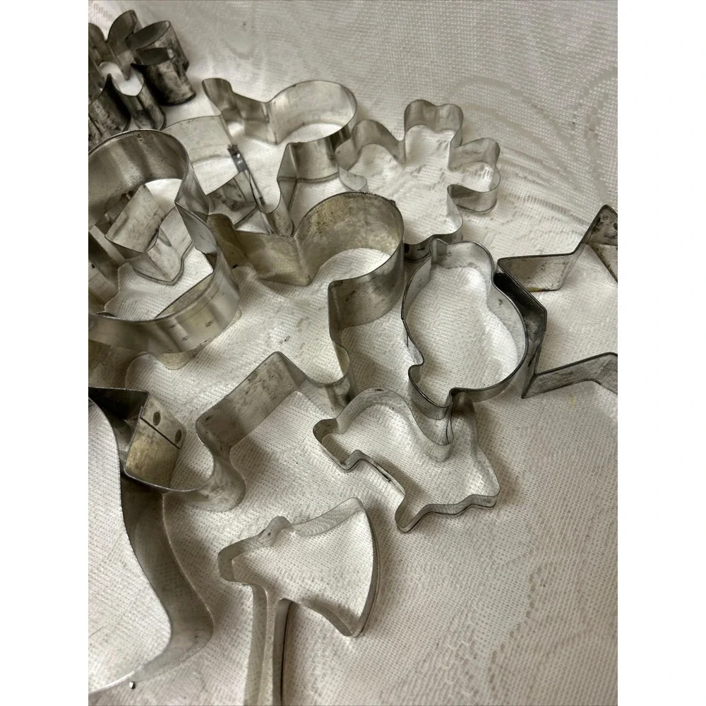 Lot of 13‎ Vintage Tin Cookie Cutters, Christmas Easter Everyday Ginger Bread